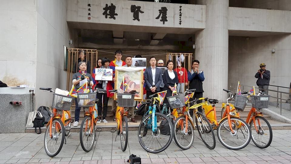 Une course cycliste à Taipei pour marquer les 62 ans du soulèvement tibétain