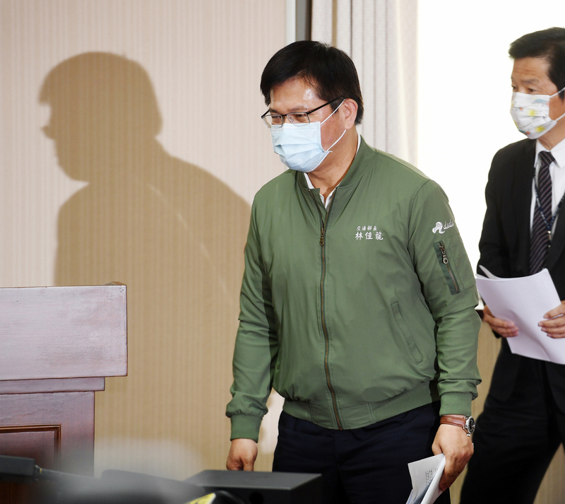 La démission du ministre des Transports Lin Chia-lung prendra effet le 20 avril