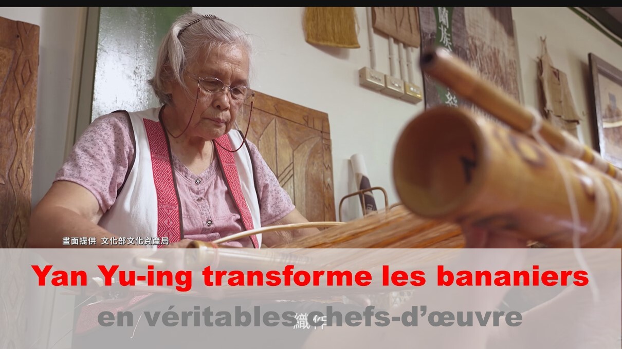 VIDEO: une aborigène Kavalan transforme les feuilles de bananier en œuvres d’art