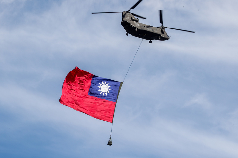 Fanfare et tapis rouge au Palais présidentiel pour la fête nationale taïwanaise