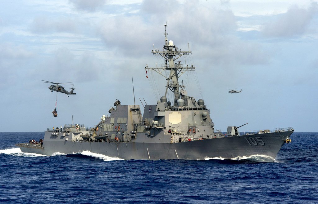 Deux navires militaires, américain et canadien, traversent le détroit de Taïwan