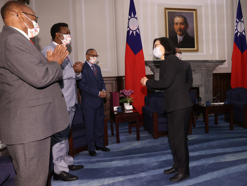 Tsai Ing-wen reçoit la délégation somalilandaise en visite à Taiwan