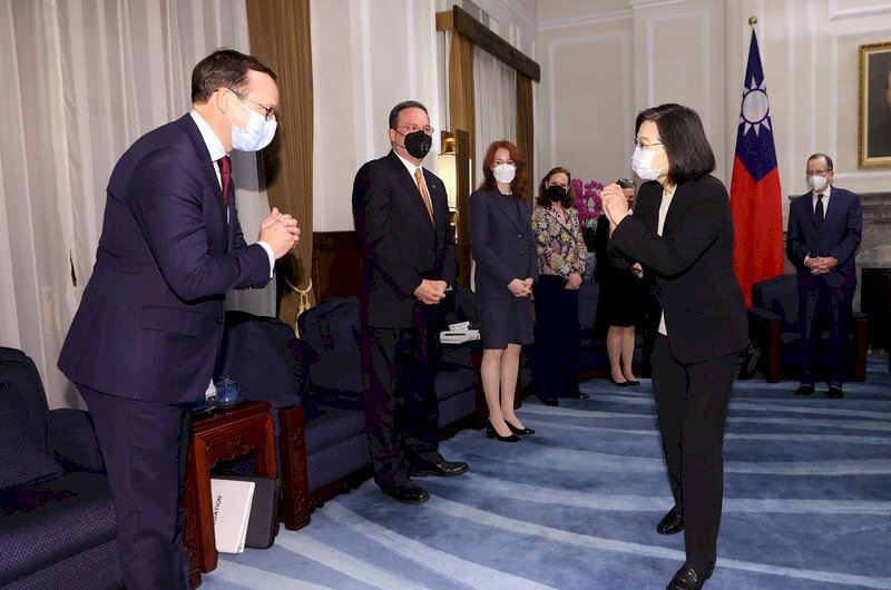 La présidente Tsai Ing-wen reçoit la délégation américaine