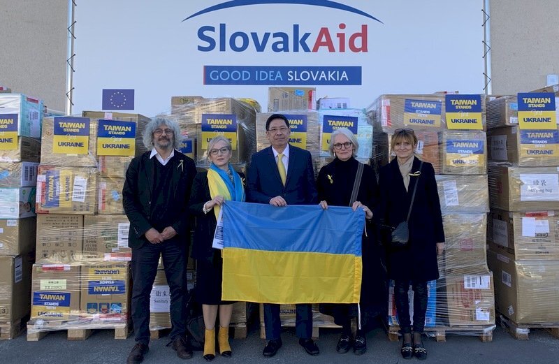 Taïwan remet au gouvernement slovaque des dons pour les réfugiés ukrainiens