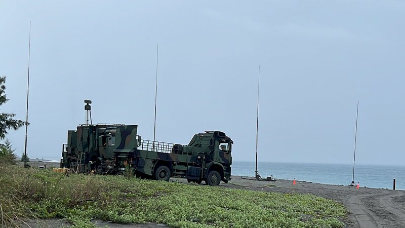 Tests de missiles à Pingtung en vue d’armer les navires des garde-côtes