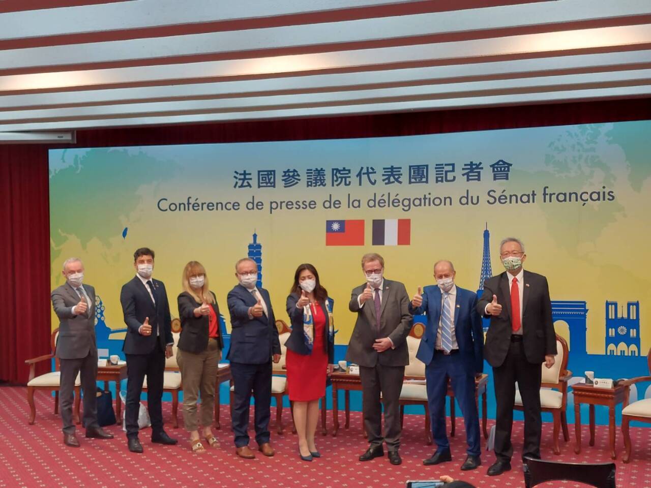 Les sénateurs français à Taïwan appellent à l’union pour défendre la démocratie