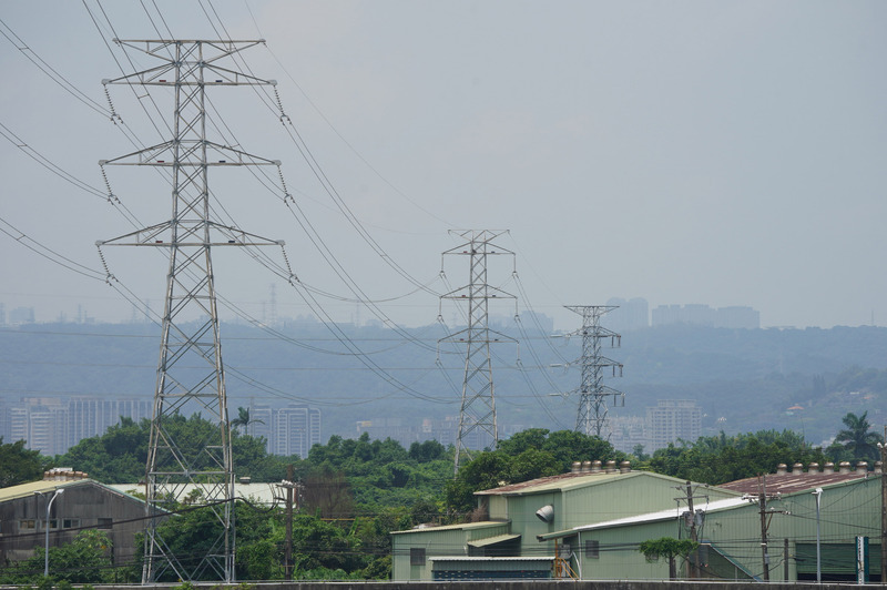 Le gouvernement annonce une hausse des prix d’électricité de 15% pour les grands consommateurs