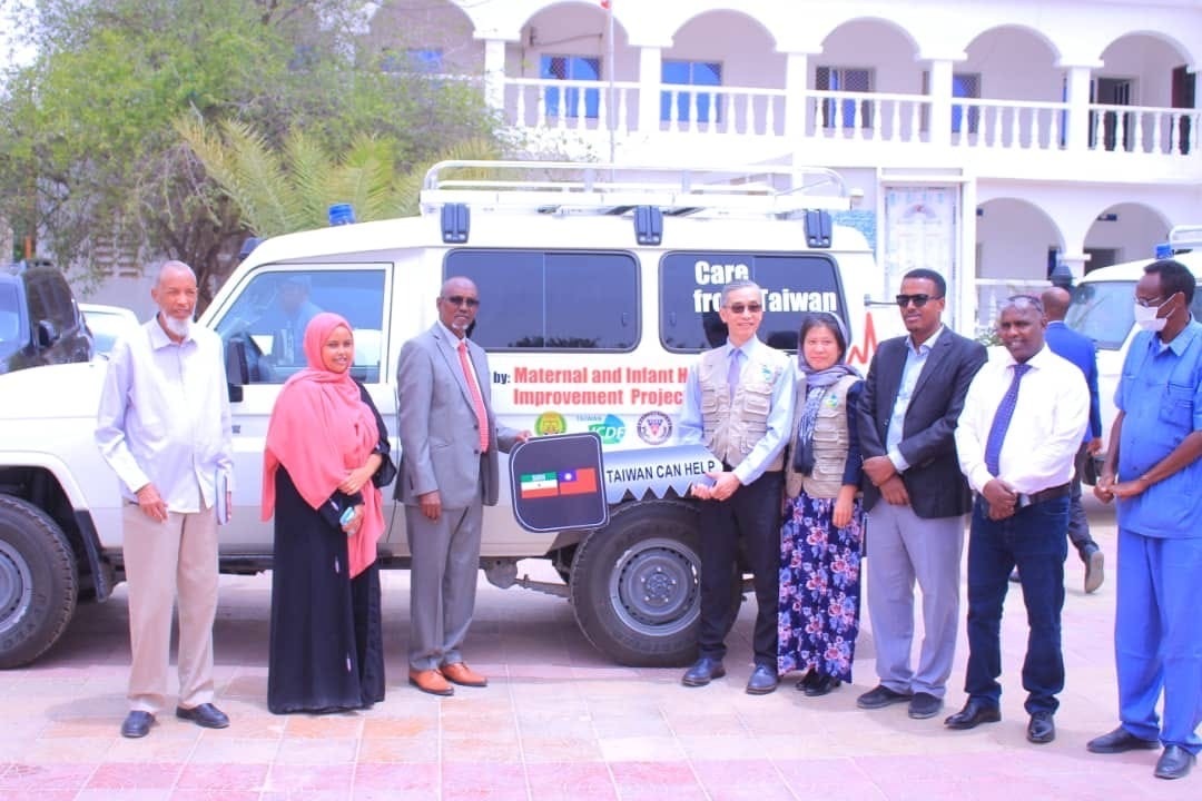 Taïwan fait don de deux ambulances au Somaliland et forme son personnel médical