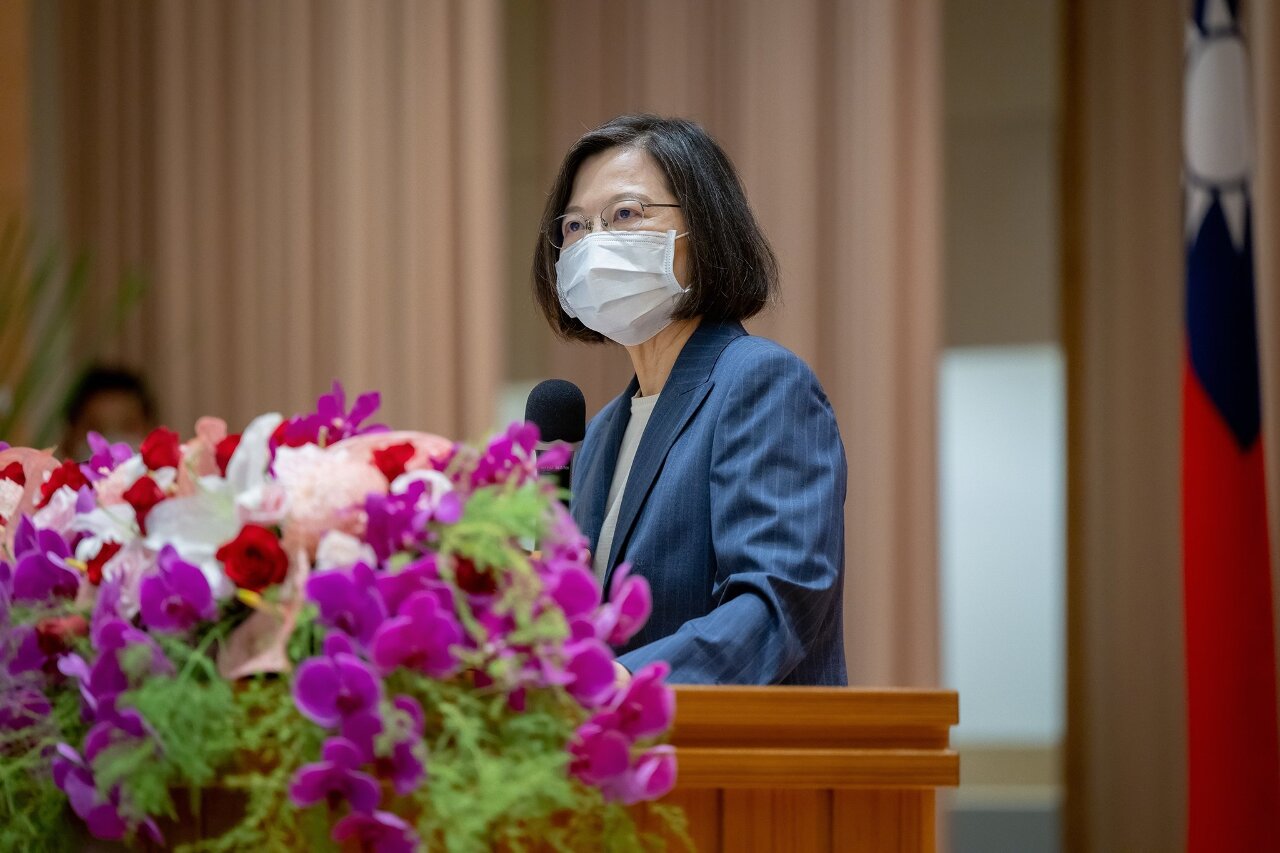 Tsai Ing-wen salue et remercie l’Academia Sinica de représenter l’excellence académique taïwanaise à l’international