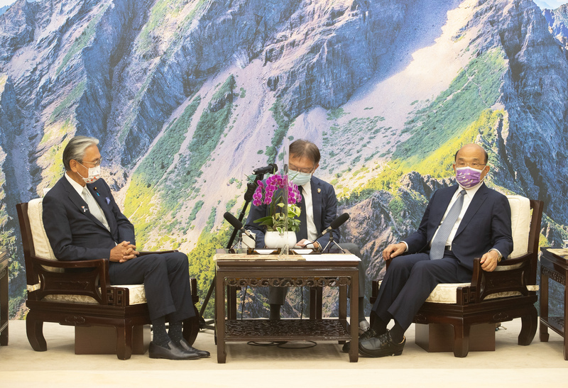 Deux députés japonais et un gouverneur américain en visite à Taïwan