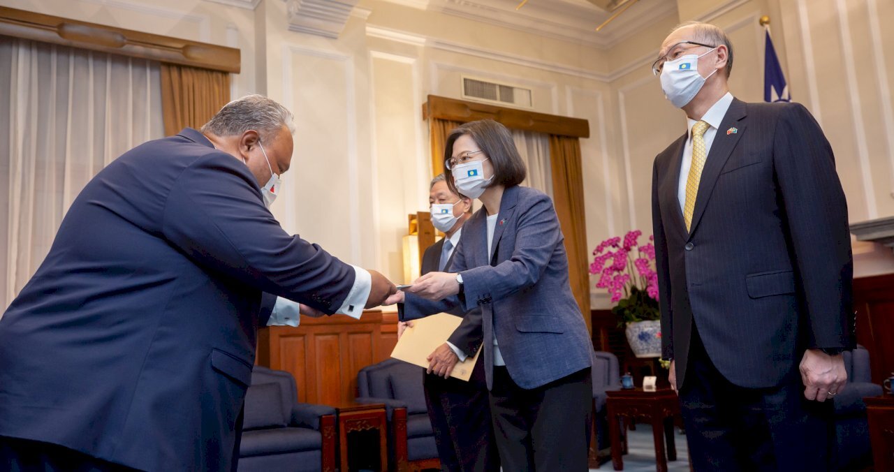 Le nouvel ambassadeur paluan présente ses lettres de créance à la présidente Tsai Ing-wen