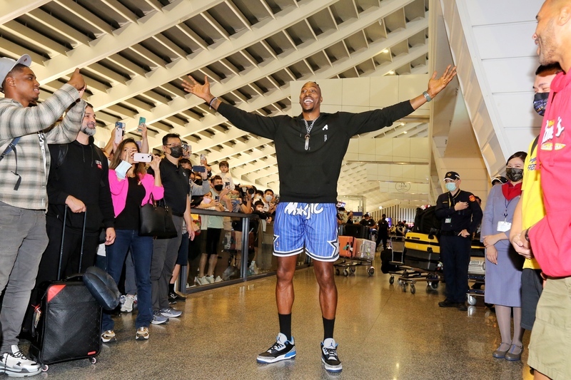 L’ancienne star de la NBA Dwight Howard est à Taïwan