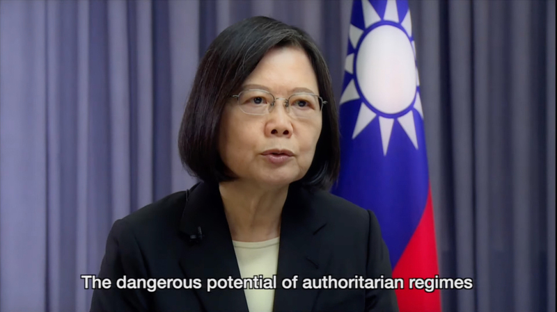 Tsai Ing-wen promet un soutien continu à l'Ukraine lors d'un événement sur la démocratie