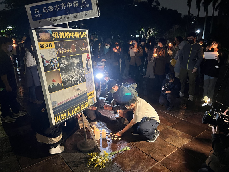 Des étudiants et des ONG taïwanais affichent leur soutien aux manifestants chinois
