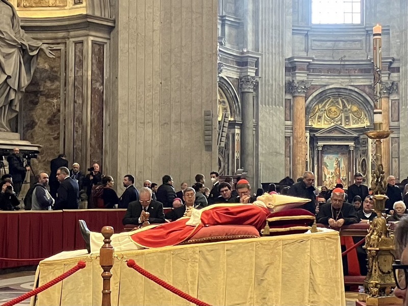 L'ancien vice-président Chen Chien-jen assiste à la messe de funérailles de Benoît XVI