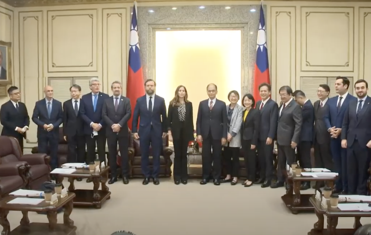Une délégation parlementaire espagnole accueillie dans l’hémicycle taïwanais