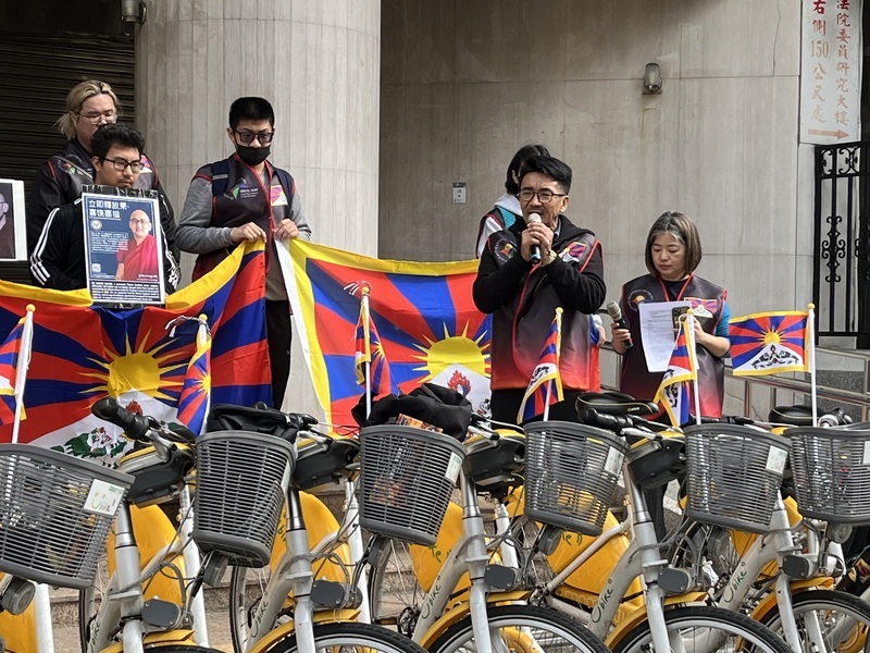 Les Tibétains en exil organisent une manifestation à vélo pour commémorer le soulèvement de Lhassa