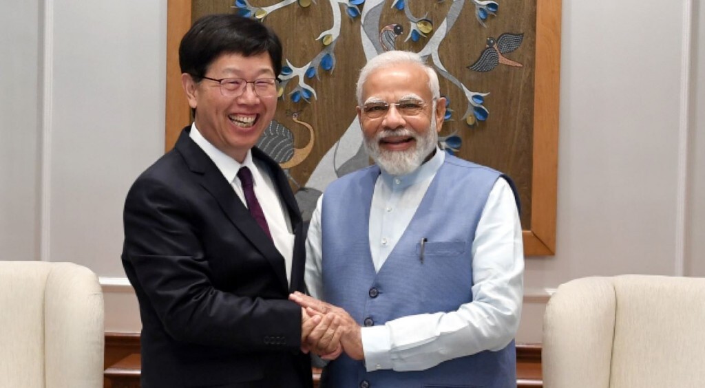 En visite en Inde, le président de Foxconn rencontre le Premier ministre Narendra Modi