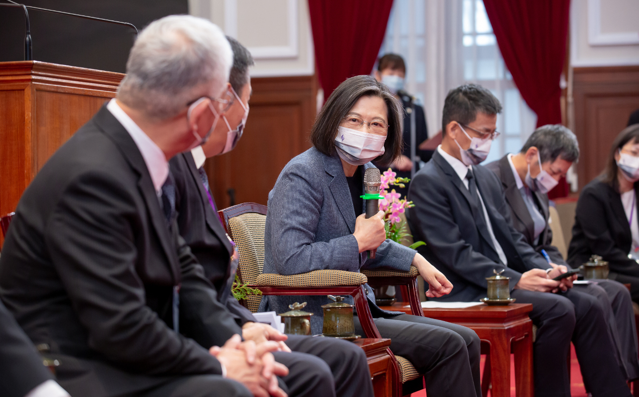 La Présidente Tsai Ing-wen salue la contribution des ingénieurs au développement de Taïwan