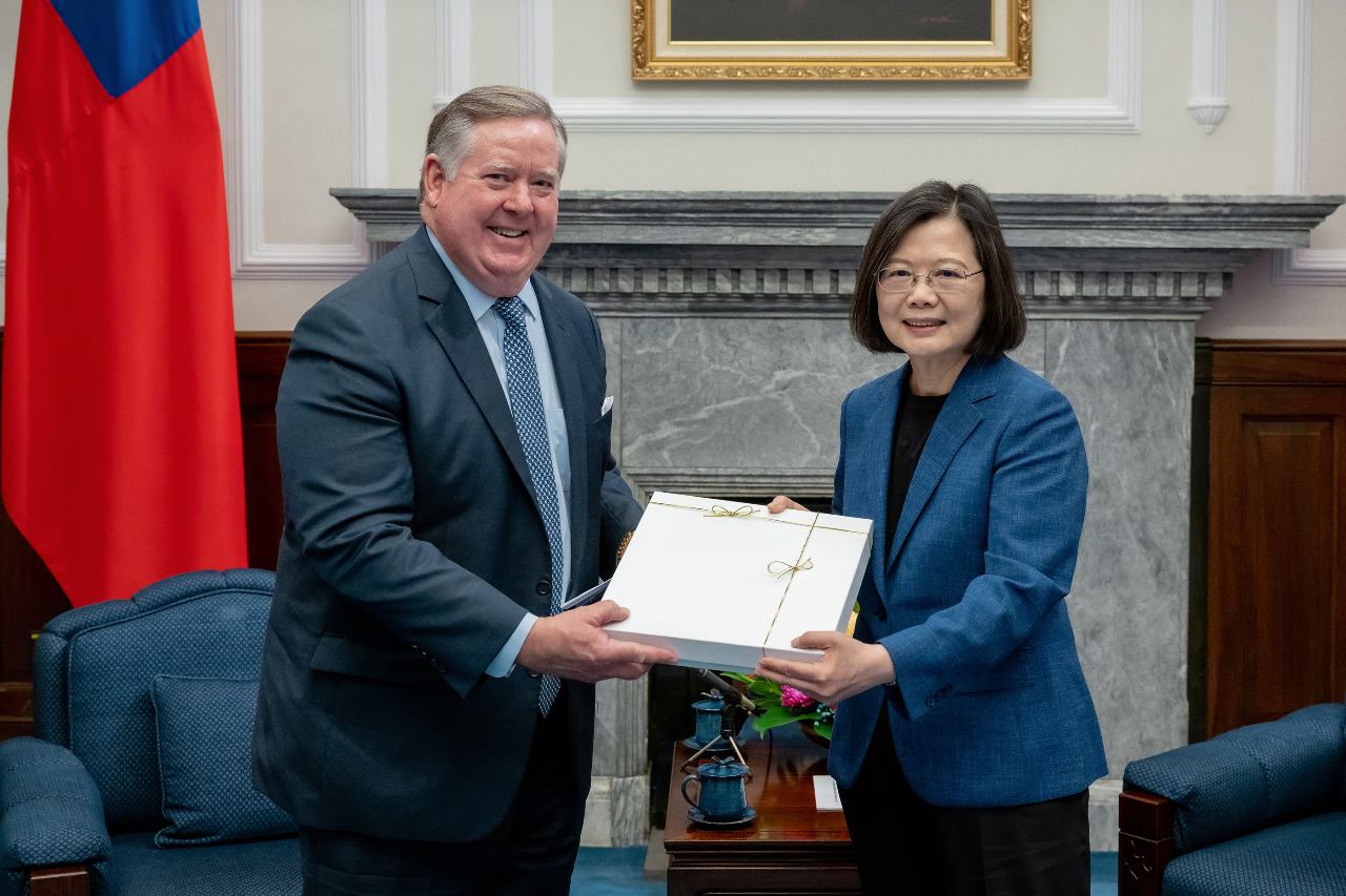 Tsai Ing-wen rencontre une délégation parlementaire américaine en visite à Taïwan