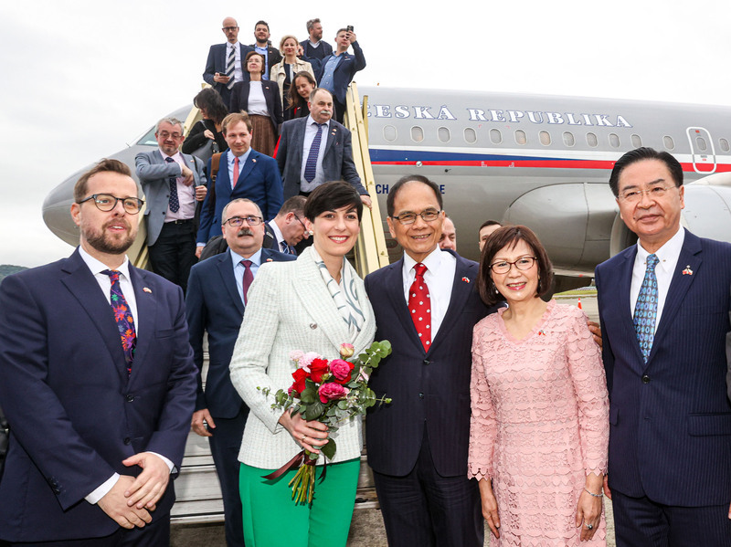 Une délégation tchèque de 160 personnes arrive à Taïwan