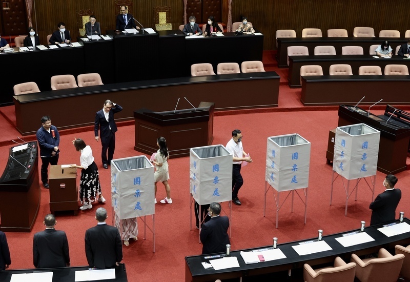 Le Parlement confirme la nomination de quatre nouveaux juges constitutionnels