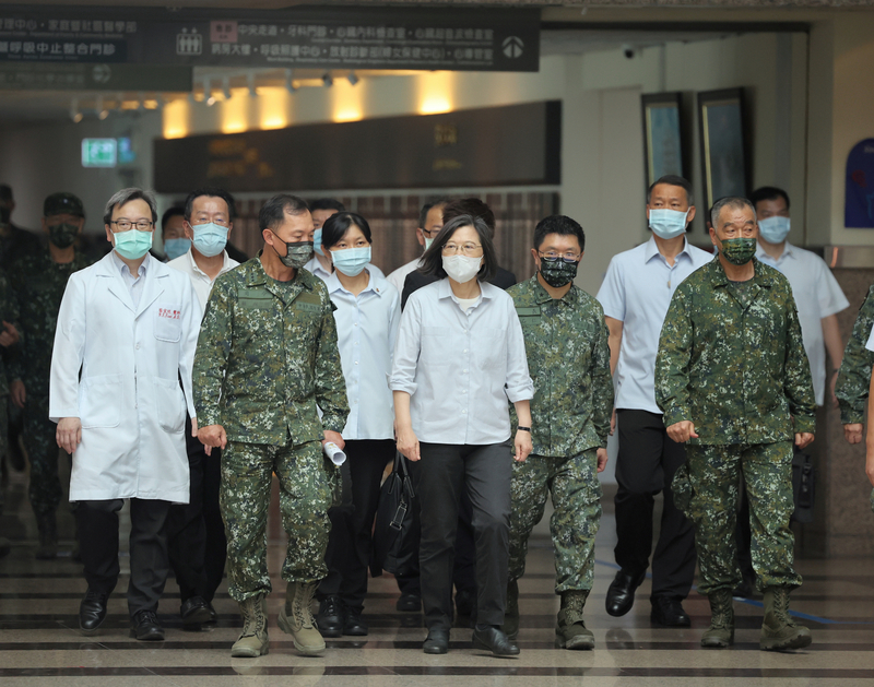 Explosion de mortier à Keelung : la Présidente a rendu visite aux blessés, tandis que l’enquête se poursuit