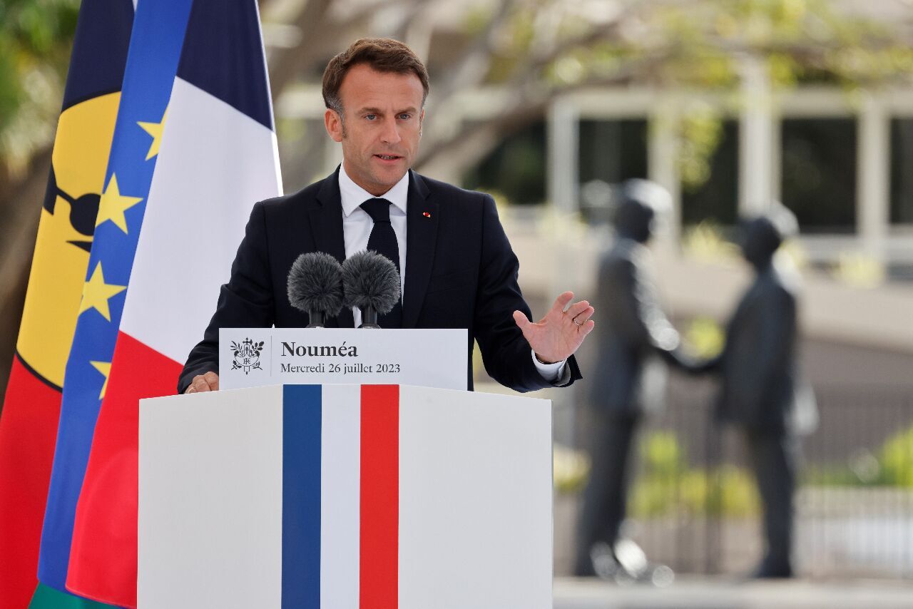 Emmanuel Macron lors de sa visite à Nouméa le 26 juillet 2023 (Image : AFP)