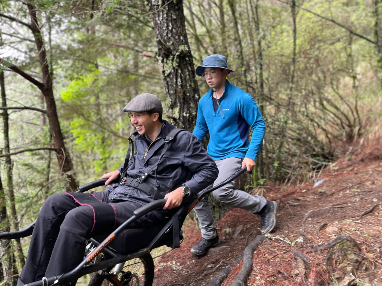 En joëlette au défi de la haute montagne !
