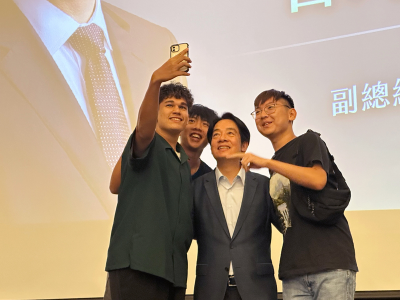 Le Vice-Président Lai Ching-te échange avec des étudiants sur l’éventualité d’un conflit armé dans le détroit de Taïwan