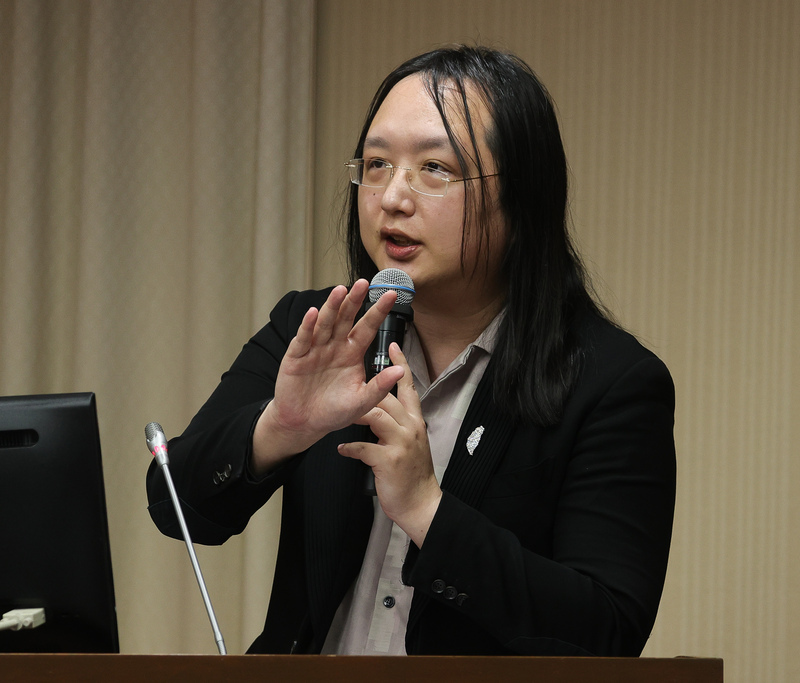 Audrey Tang contourne la censure de DeepSeek, le nouveau modèle chinois d’IA générative