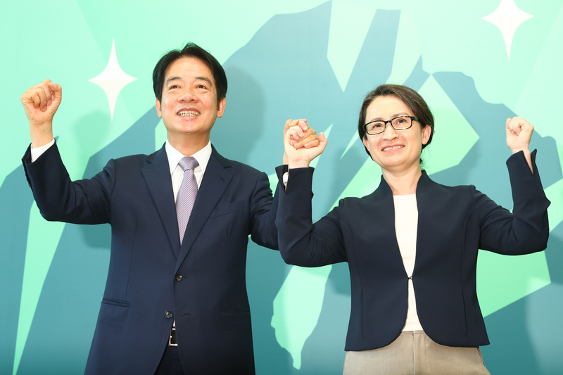 Le candidat à la présidence du DPP, Lai Ching-te (賴清德, gauche), a annoncé le choix de sa vice-présidente, Hsiao Bi-khim (蕭美琴, droite) (photo CNA)
