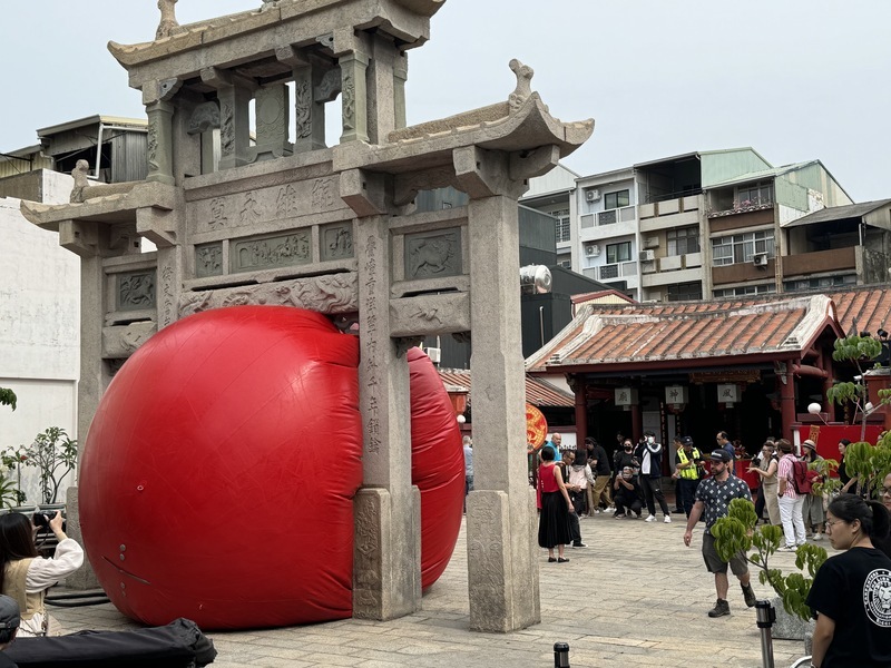 Le projet Redball de l’artiste Kurt Perschke se balade à Tainan