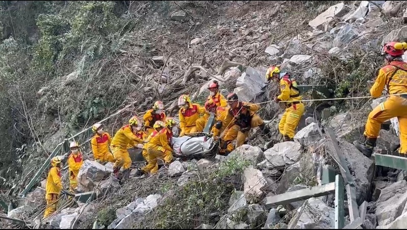 Séisme à Hualien : 10 morts, 1106 blessés et 705 personnes toujours bloquées