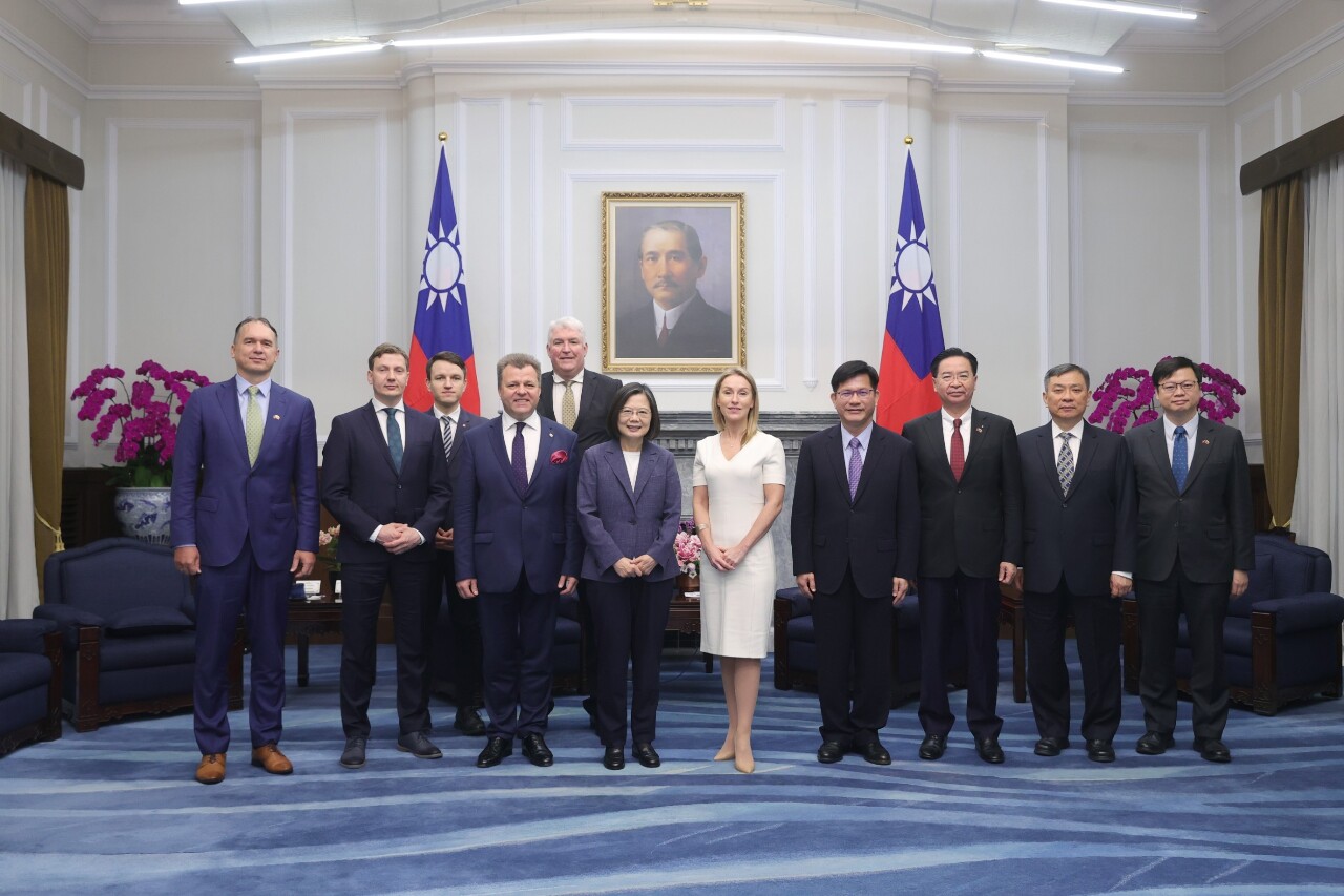 La délégation d'un think tank lituanien en visite à Taïwan reçue par Tsai Ing-wen