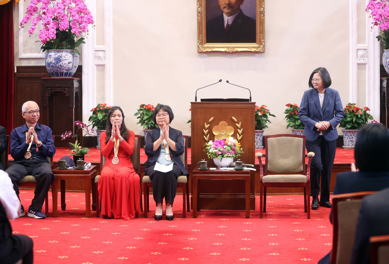 Tsai Ing-wen souligne les avancées en faveur des travailleurs pendant ses deux mandats