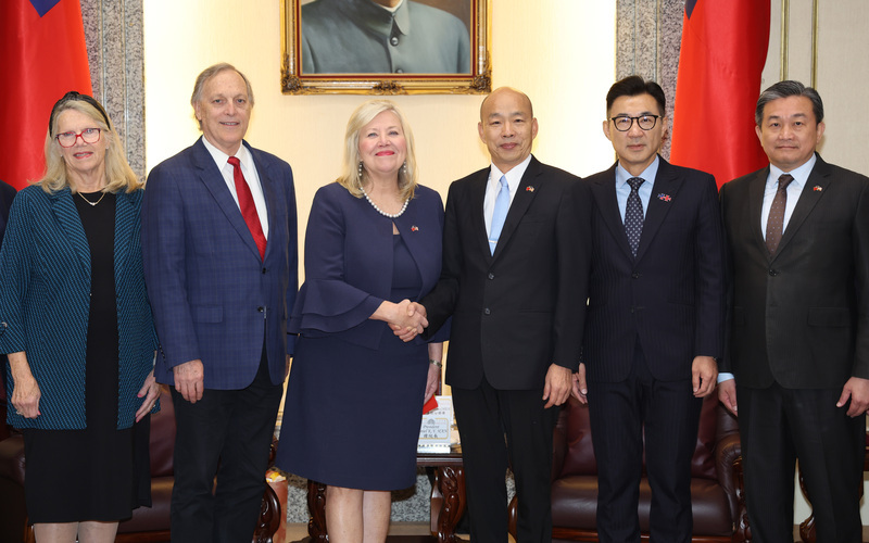 Visite de représentants américains au Yuan Législatif