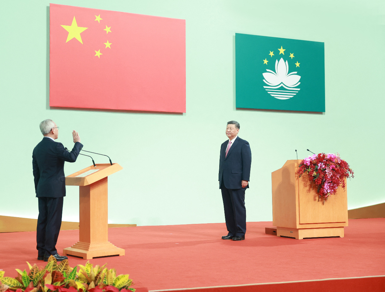 Le nouveau chef de l'exécutif de la Région administrative spéciale de Macao, Sam Hou Fai (浩輝) a prêté serment devant le président chinois Xi Jinping lors de son investiture (Image : AFP)