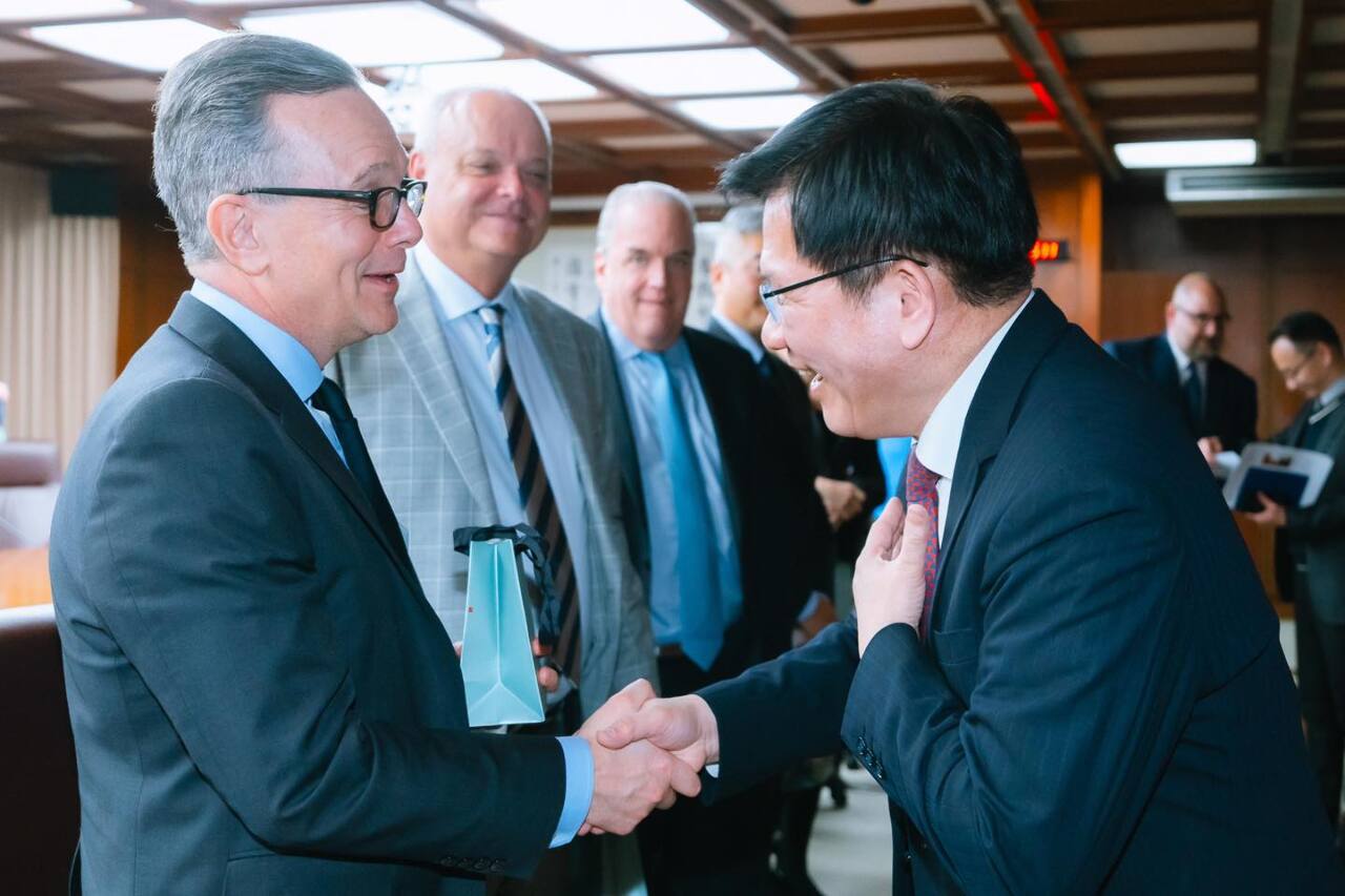 Le ministre des Affaires étrangères Lin Chia-lung reçoit une délégation du US-Taiwan Business Council