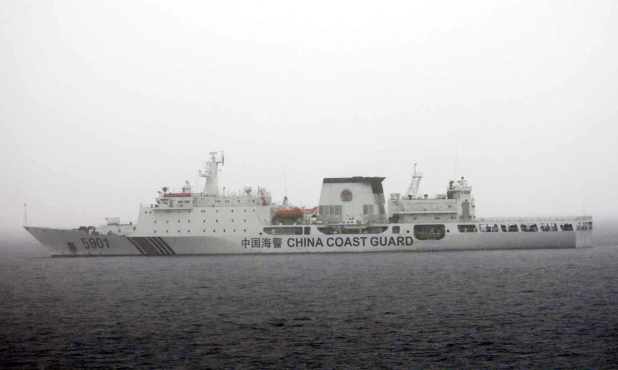 Le navire de garde-côtes chinois 5901 (Image : Compte X (ancien Twitter) de la porte-parole de la Marine philippine Jay Tarriela)