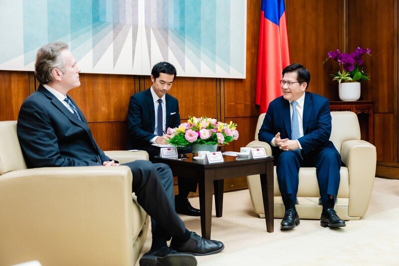 Le gouverneur de l'Alaska en visite à Taïwan pour faire la promotion du gaz naturel liquéfié
