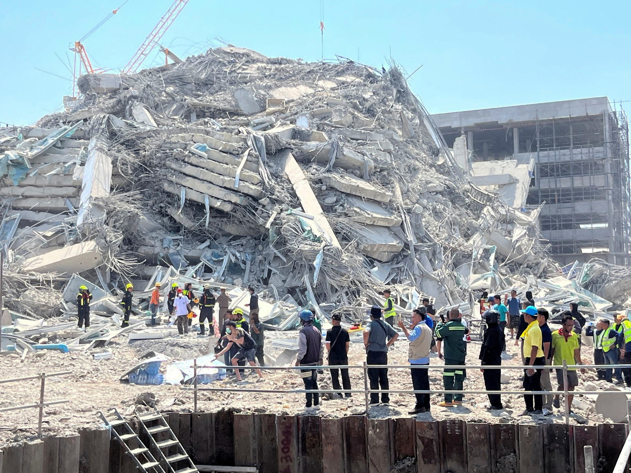 Une tour en construction s'est effondrée à Bangkok, en Thaïlande, suite au séisme de magnitude 7,7 survenu vendredi dernier en Birmanie et en Thaïlande (Image : Reuters)