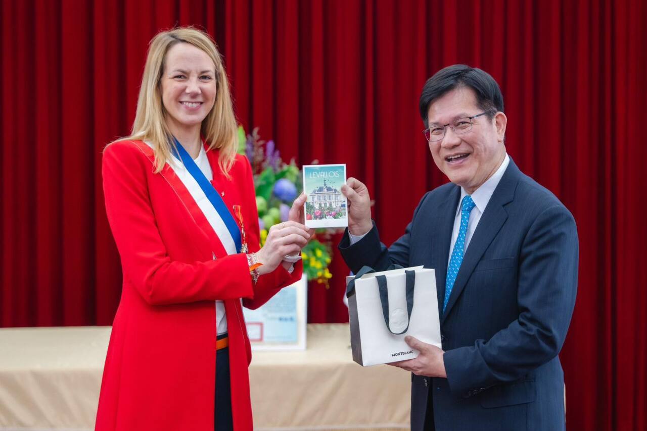 La Diplomatie taïwanaise remet la médaille de l’amitié diplomatique à la maire de Levallois Agnès Pottier-Dumas