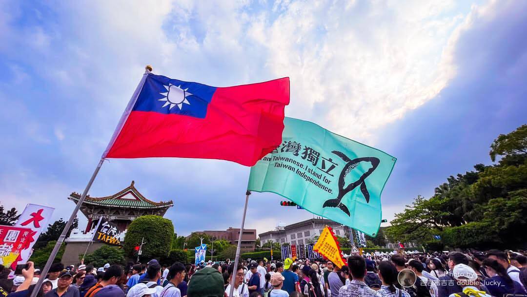 Courrier : drapeau baleine, mahjong et Bourse