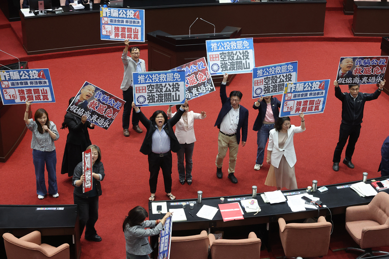 L’opposition fait passer au Parlement le projet de référendum contre l’abolition de la peine de mort